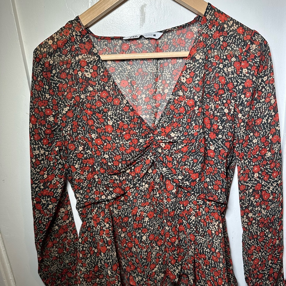 Zara Floral V-Neck blouse
